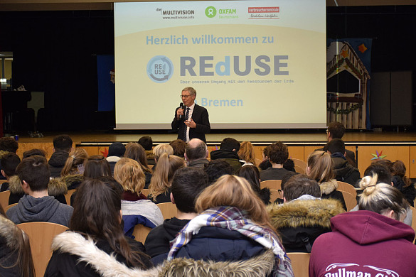 Über 650 Schülerinnen und Schüler blickten mit Bürgermeister Carsten Sieling auf das Schulprojekt REdUSE zurück