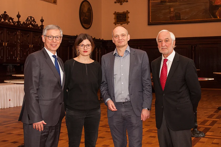 Bürgermeister Carsten Sieling, Laura Freudenthaler, Thomas Lehr und Staatssekretär a.D. Michael Sieber