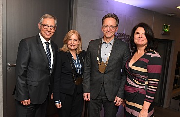 v.l.n.r.: Bürgermeister Carsten Sieling, die Kohlkönigin aus dem letzten Jahr, Sabine Postel, Kohlkönig Holger Münch sowie Staatsrätin Ulrike Hiller 