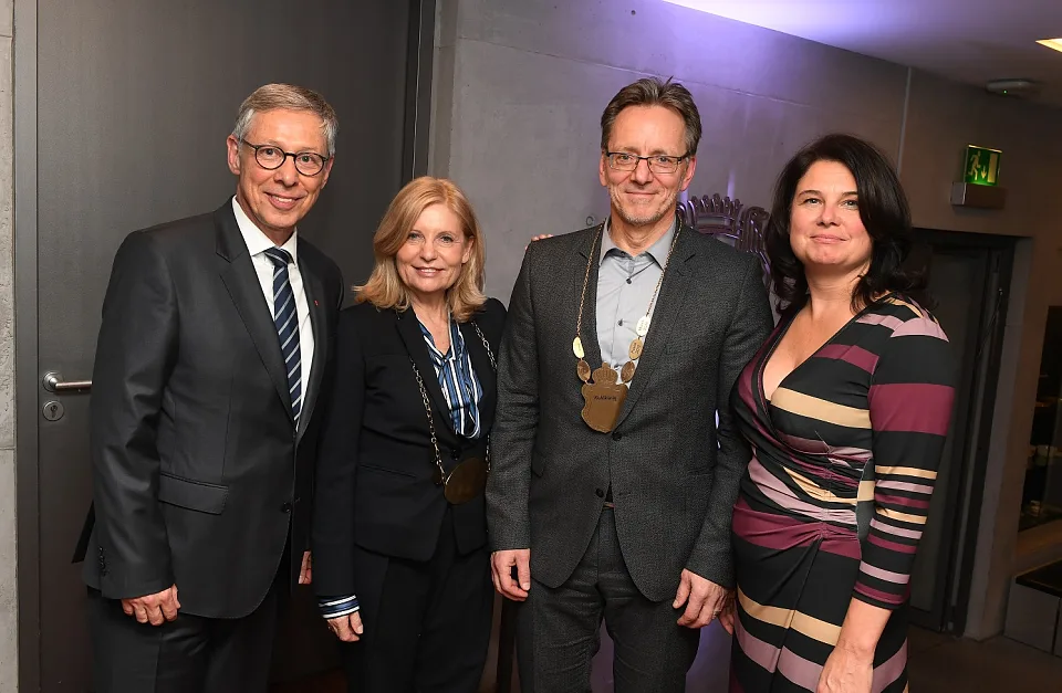 v.l.n.r.: Bürgermeister Carsten Sieling, die Kohlkönigin aus dem letzten Jahr, Sabine Postel, Kohlkönig Holger Münch sowie Staatsrätin Ulrike Hiller 