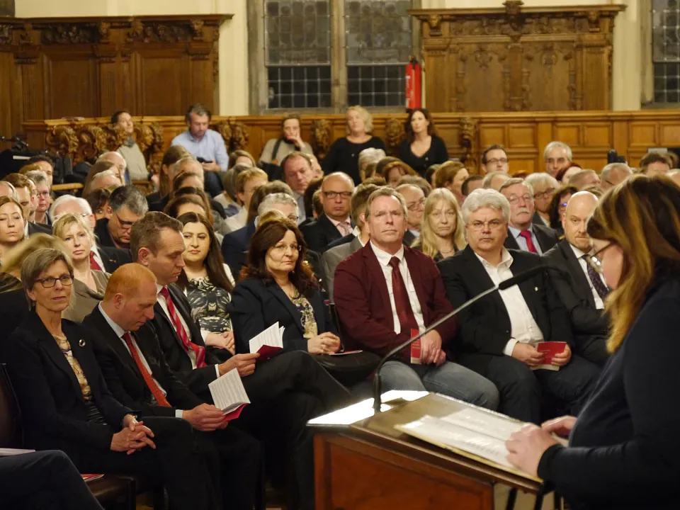 Sportsenatorin Anja Stahmann ehrt Bremens Spitzensportler in der Oberen Rathaushalle