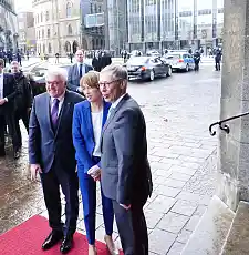 Begrüßung vor dem Rathaus