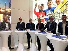 Senator Martin Günthner nimmt an einer Podiumsdiskussion zum Thema "Wachstum am Kreuzfahrtterminal Bremerhaven" teil.