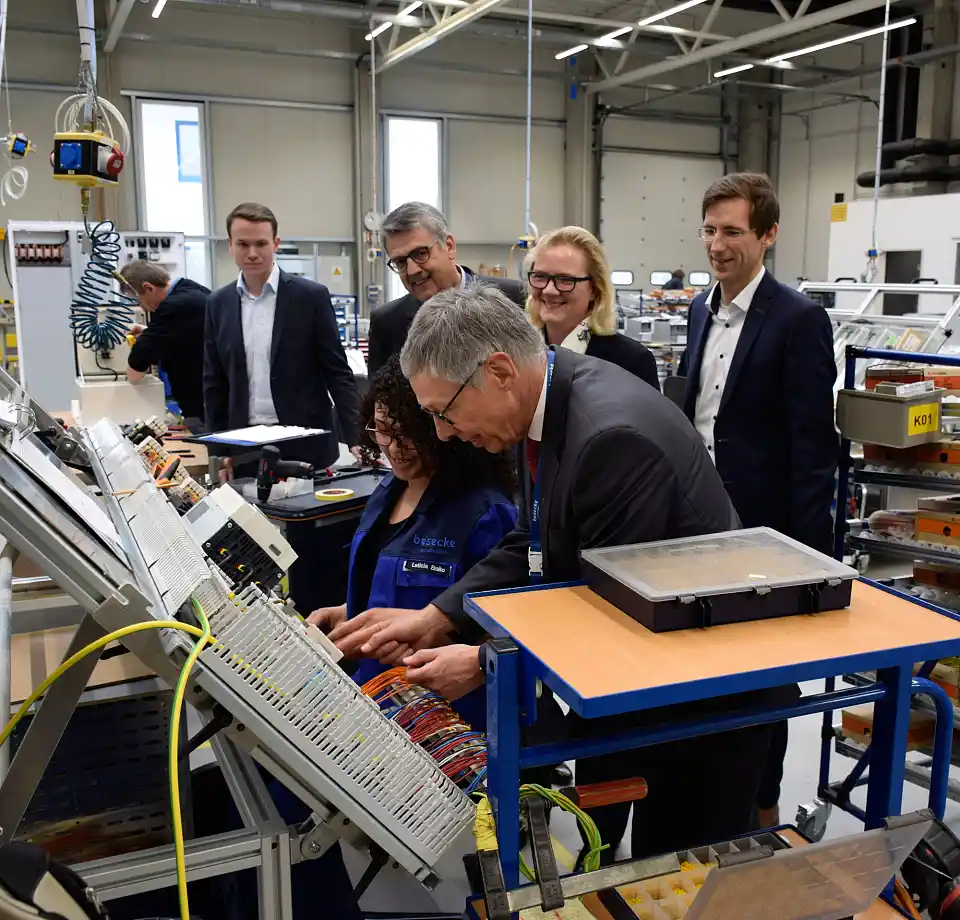 Liticia Brako, Mitarbeiterin in der Produktion, gab Einblicke in die Arbeit der Produktion