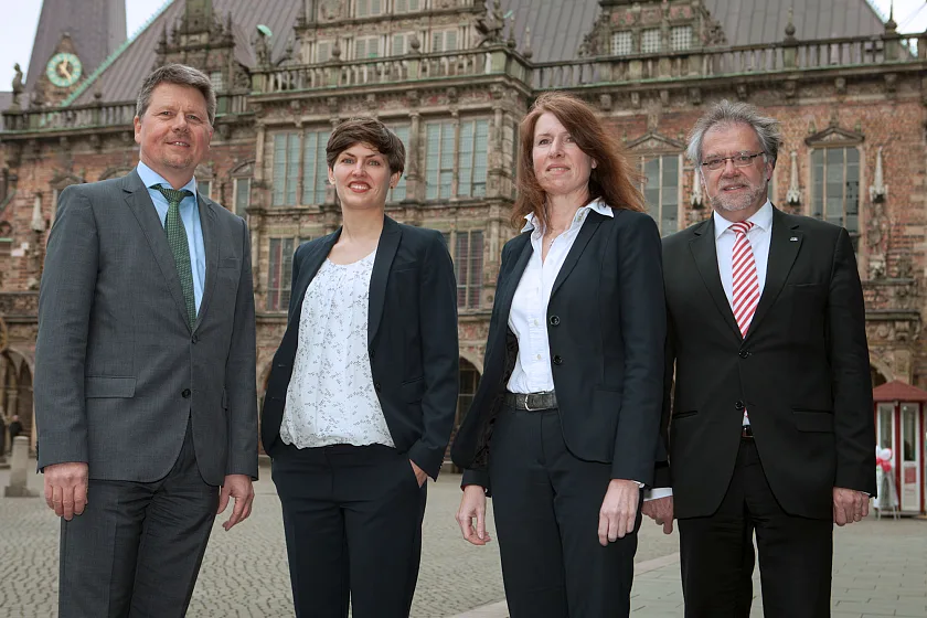 „Klimafolgen kennen und Vorbereitungen treffen“ so lautet die Devise im Forschungsprojekt „BREsilient“, welches Umweltsenator Dr. Joachim Lohse und Projektleiterin Dr. Anna Pechan heute gemeinsam mit Silke Kröll,  vom Projektträger DLR für das Bundesministerium für Bildung und Forschung, und Prof. Dr. Frank Arendt, Geschäftsführer beim Projektpartner ISL Institut für Seeverkehrswirtschaft und Logistik, im Rahmen einer Auftaktkonferenz mit rund 100 Akteuren aus den vier Modellbereichen starteten.