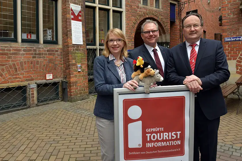 Ute Schemming (Leiterin der Tourist-Informationen), Ekkehart Siering (Staatsrat beim Senator für Wirtschaft, Arbeit und Häfen), Peter Siemering (Geschäftsführer Bremer Touristik-Zentrale)
