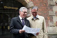 Freuen sich über neue Perspektiven für die Bremer Innenstadt: Dr. Christian Jacobs und Bürgermeister Dr. Carsten Sieling