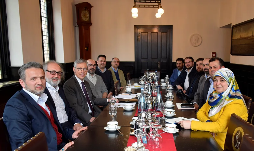 In der Wittheistsstube des Rathauses empfing Bürgermeister Carsten Sieling eine Delegation der islamischen Religionsgemeinschaften 