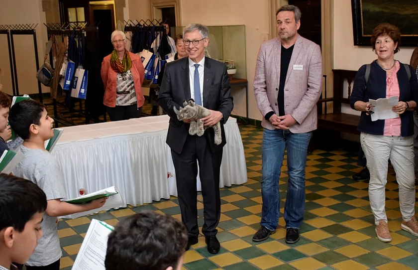 Bürgermeister Carsten Sieling empfing die Schülerinnen und Schüler der Oberschule Hermannsburg 