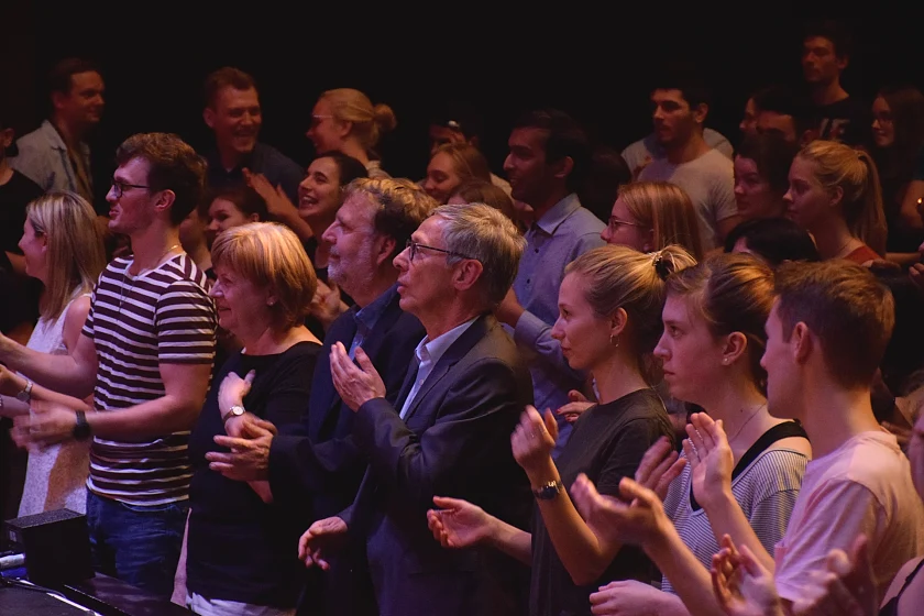 Beim "Body-Energizer" zum Auflockern de Veranstaltung
