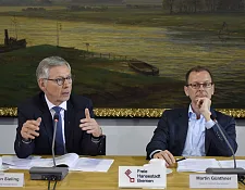 Bürgermeister Carsten Sieling und Wirtschaftssenator Martin Günthner stellen das gemeinsame Projekt  "Gewerbegebiet Achim-West" von Bremen und Achim vor