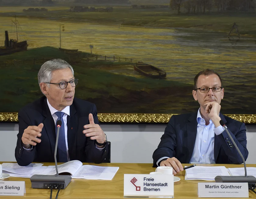 Bürgermeister Carsten Sieling und Wirtschaftssenator Martin Günthner stellen das gemeinsame Projekt  "Gewerbegebiet Achim-West" von Bremen und Achim vor
