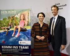 Senatorin Claudia Bogedan und KiTa Bremen-Geschäftsführer Wolfgang Bahlmann stellten die neue Kampagne vor