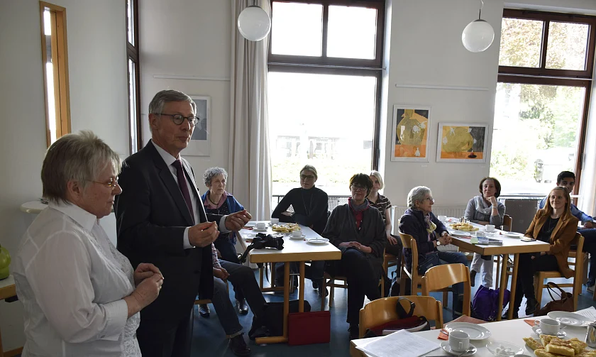 „Pusdorf schnackt…“ mit dem Bürgermeister: Beiratssprecherin Edith Wangenheim und alle Anwesenden freuten sich über den Austausch im Kulturhaus Pudsorf