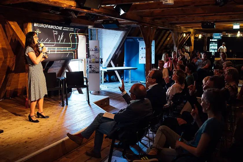 Moderatorin Nadine Portillo im Gespräch mit dem Publikum  