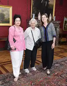 Bürgermeisterin Linnert mit Anita Lasker-Walfisch und ihrer Tochter Maya Jacobs-Wallfisch (v. r.) im Rathaus