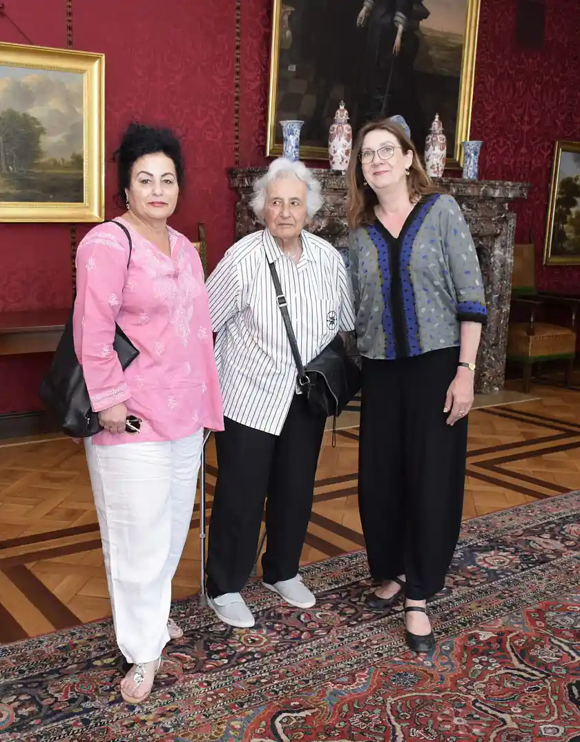 Bürgermeisterin Linnert mit Anita Lasker-Walfisch und ihrer Tochter Maya Jacobs-Wallfisch (v. r.) im Rathaus