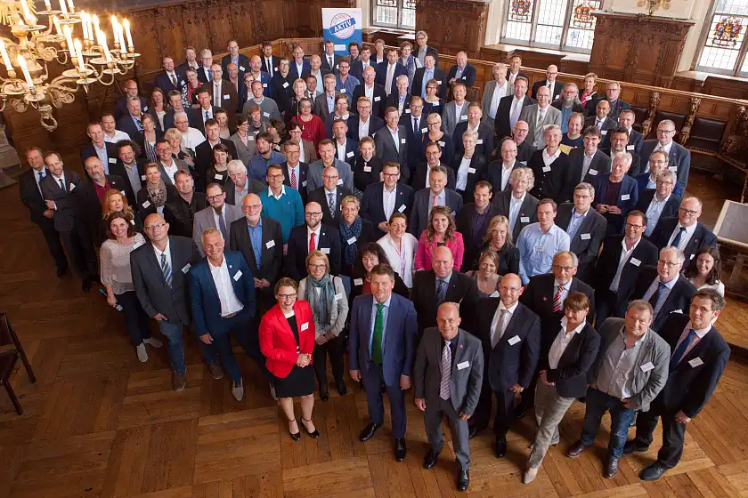 In 2003 gegründet zählt die "Partnerschaft Umwelt Unternehmen" an ihrem 15. Geburtstag 185 Mitglieder