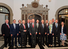 Gruppenfoto der Regierungschefin und Regierungschefs mit dem Unternehmerkuratorium Nord