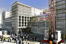 Auf rund 22.000 Quadratmetern werden im Forschungs- und Entwicklungszentrum EcoMaT ab 2019 rund 500 Expertinnen und Experten aus der Wirtschaft und Wissenschaft gemeinsam an neuen Entwicklungen zur Schlüsseltechnologie Leichtbau arbeiten.