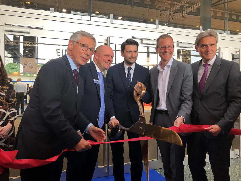 Bürgermeister Carsten Sieling, Nick Davison (Portfolio Director ITE) und Kaan Eydin (Breakbulk-Promoter), Häfensenator Martin Günthner und bremenports-Geschäftsführer Robert Howe eröffnen zusammen die Breakbulk 2018 in Bremen