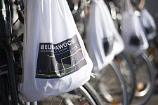 Mit dem Rad durch den Bremer Westen – die Jungen Europäischen Föderalisten entdecken im Rahmen der Europawoche ESF- und EFRE-geförderte Projekte in Gröpelingen und Oslebshausen.