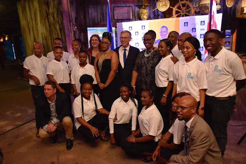 Bürgermeister Carsten Sieling und Bürgermeisterin Karoline Linnert zusammen mit Durbans Bürgermeisterin Zandile Gumede und den Ocean Champions