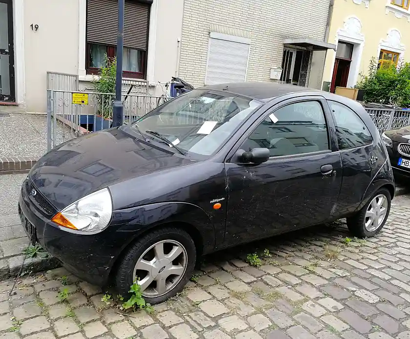 Ein nicht angemeldetes Fahrzeug im öffentlichen Straßenraum 