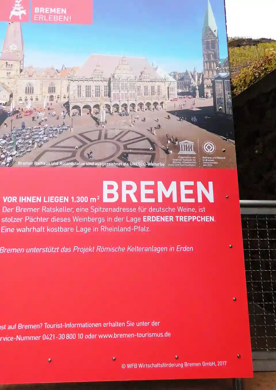 Infotafel am Fuße des Bremer Weinbergs an der Mosel