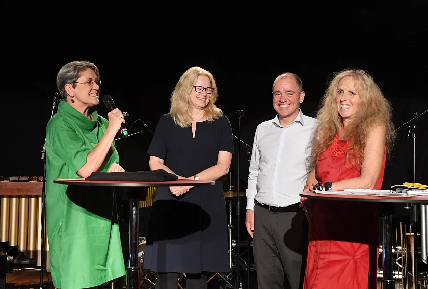 Podiumsrunde zum Themenabend „Integration leben“ – von links nach rechts: Moderatorin Libuse Cerna (Bremer Rat für Integration), Dr. Kirsten Kappert-Gonther MdB, Ralf Perplies (Senatsbehörde für Kultur, Bremen), Vera Zimmermann (Kulturladen Huchting e.V.). 