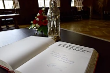 Der Eintrag von Peter Tschentscher