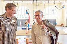 Bürgermeister Carsten Sieling (re.) und Dietmar Hatesuer, Geschäftsführer von JOKES – Die Circusschule