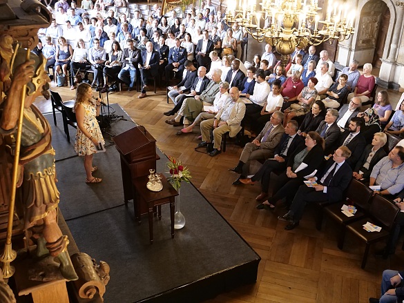 Rund 250 Gäste waren ins Bremer Rathaus gekommen, um die Eröffnungsveranstaltung der Intergrationswoche mit der Moderatorin Carolina Quesada mitzuerleben.