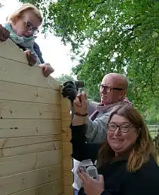 Unmittelbar vor dem „Richtfest“: Monika Frank, Frank Nerz und  Senatorin Stahmann