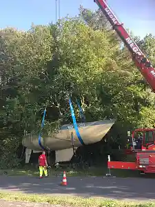 An den Haken genommen: Erste Boote werden aus dem öffentlichen Straßenraum entfernt