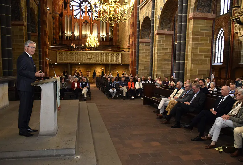 Bürgermeister Carsten Sieling bei der Eröffnung im St. Petri Dom