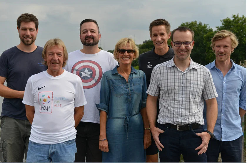 Die Vorbereitungsgruppe von links nach rechts: Nikolai Goldschmidt (Bremer Jugendring), Andreas Kramer (Werkstatt Bremen), Marco Bianchi (Martinsclub Bremen), Susanne Jahn (Special Olympics Bremen), Michael Arends (Werder Bremen), Kai J. Steuck (Landesbehindertenbeauftragter), Jan Bannas (Sportgarten)