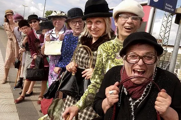 Blaumeiers „Süße Frauen“ verwandeln sich in hinreißende Schrapnellen, die so einiges auf dem Kerbholz haben |Foto: Blaumeier Atelier