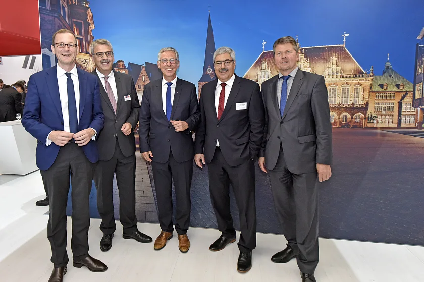 Standeröffnung Expo Real 2018 (v.l.): Martin Günthner, Senator für Wirtschaft, Arbeit und Häfen, Andreas Heyer, Vorsitzender der Geschäftsführung der WFB Wirtschaftsförderung Bremen GmbH, Bürgermeister Dr. Carsten Sieling, Melf Grantz, Oberbürgermeister von Bremerhaven und Dr. Joachim Lohse, Senator für Umwelt, Bau und Verkehr.