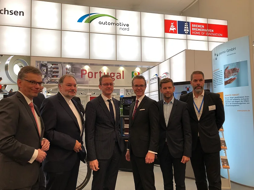 Senator Martin Günthner und Staatssekretär Lindner auf der IZB (3. u. 4. v.l.)