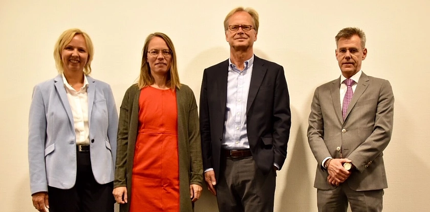 Tagungsleiterin Oberstaatsanwältin Claudia Helberg, Vorsitzende des Rechtsauschusses, Sacha Aulepp, Staatsrat Jörg Schulz und der Leitende Oberstaatsanwalt Janhenning Kuhn (v.l.)