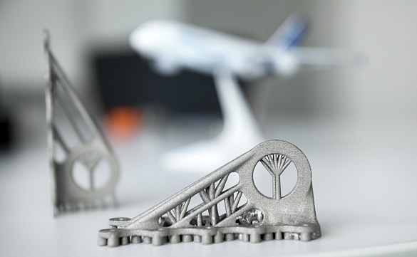 Der 3D-Metalldruck ist im Flugzeugbau bereits nicht mehr wegzudenken. So werden beispielsweise bei Airbus Verbindungselemente, so genannte Brackets, gedruckt.