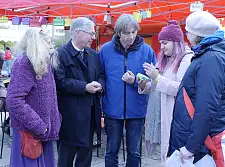 Auf dem Kattenturmer Marktplatz: Das Projekt "schnacken und anpacken – deine Meinung über Kattenturm zählt"