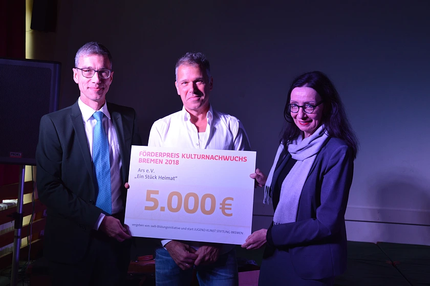 Dr. Torsten Köhne, Vorstandsvorsitzender der swb, Hans König, Regisseur, Kulturstaatsrätin Carmen Emigholz