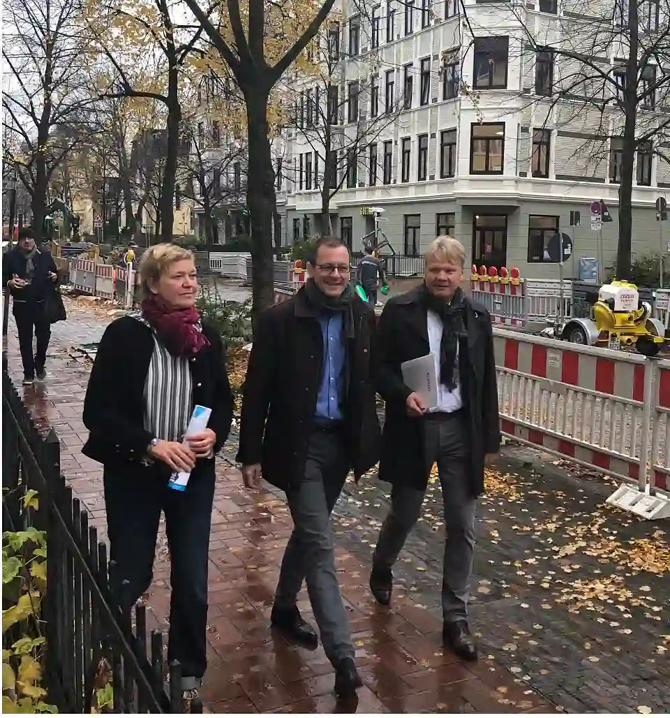 Brigitte Hawelka, Quartiersmeisterei Lehe, Senator Günthner und Sieghard Lückehe, STÄWOG auf dem Weg von der Goethe 45 zum Goethe Camp.