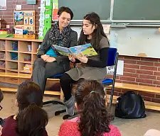 Lucy liebt Böreks - Claudia Bogedan liest auf Deutsch, die neunjährige Halil auf Türkisch