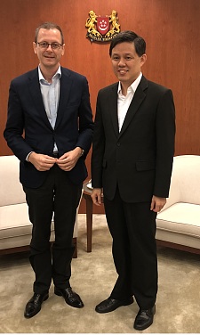 v.l.n.r.: Martin Günthner, Senator für Wirtschaf, Arbeit und Häfen und Chun Sing Chan, Minister für Industrie und Handel der Republik Singapur.