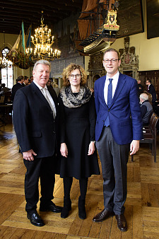 Dr. Uwe Lissau, Stefanie Wulff, und Senator Martin Günthner