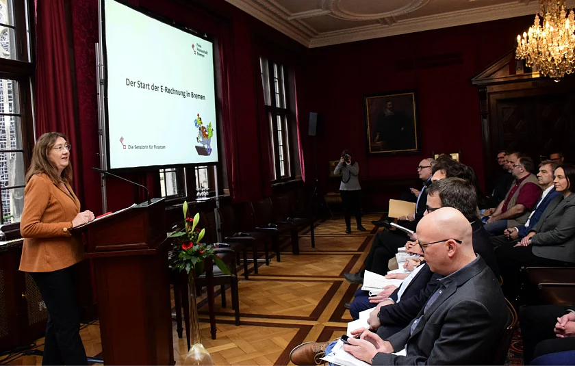 Finanzsenatorin Karoline Linnert begrüßte zahlreiche Gäste zum feierlichen Start der E-Rechnungsplattform im Rathaus