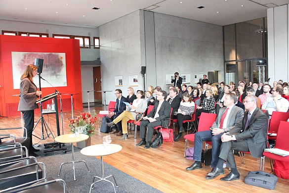 Finanzsenatorin Karoline Linnert bei der Eröffnung der Veranstaltung zu Grundsteuerreform in der Bremer Landesvertretung in Berlin